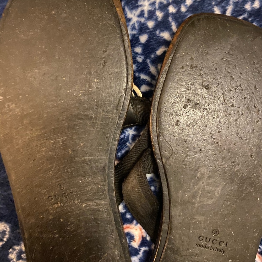 Gucci Black Leather Logo Thong Sandals - Picture 7 of 11